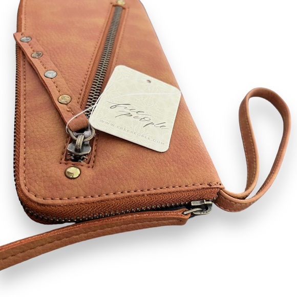 🆕 FREE PEOPLE: Distressed Vegan Leather Wallet - Picture 2 of 12